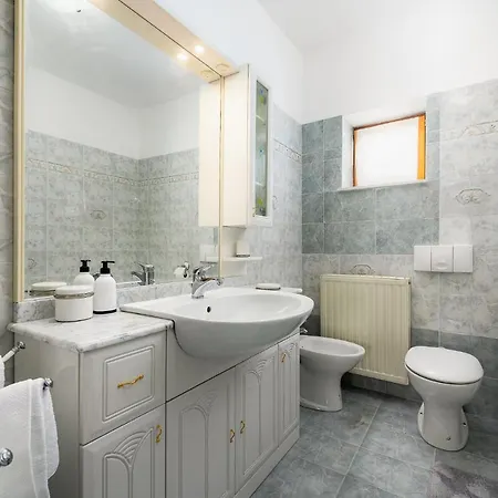 Aparment Paradiz 2190 Apartman *