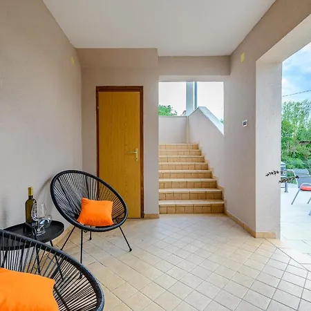 Aparment Paradiz 2190 Apartman *